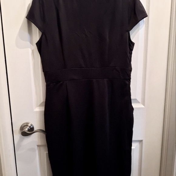 Black Dress - Picture 6 of 7